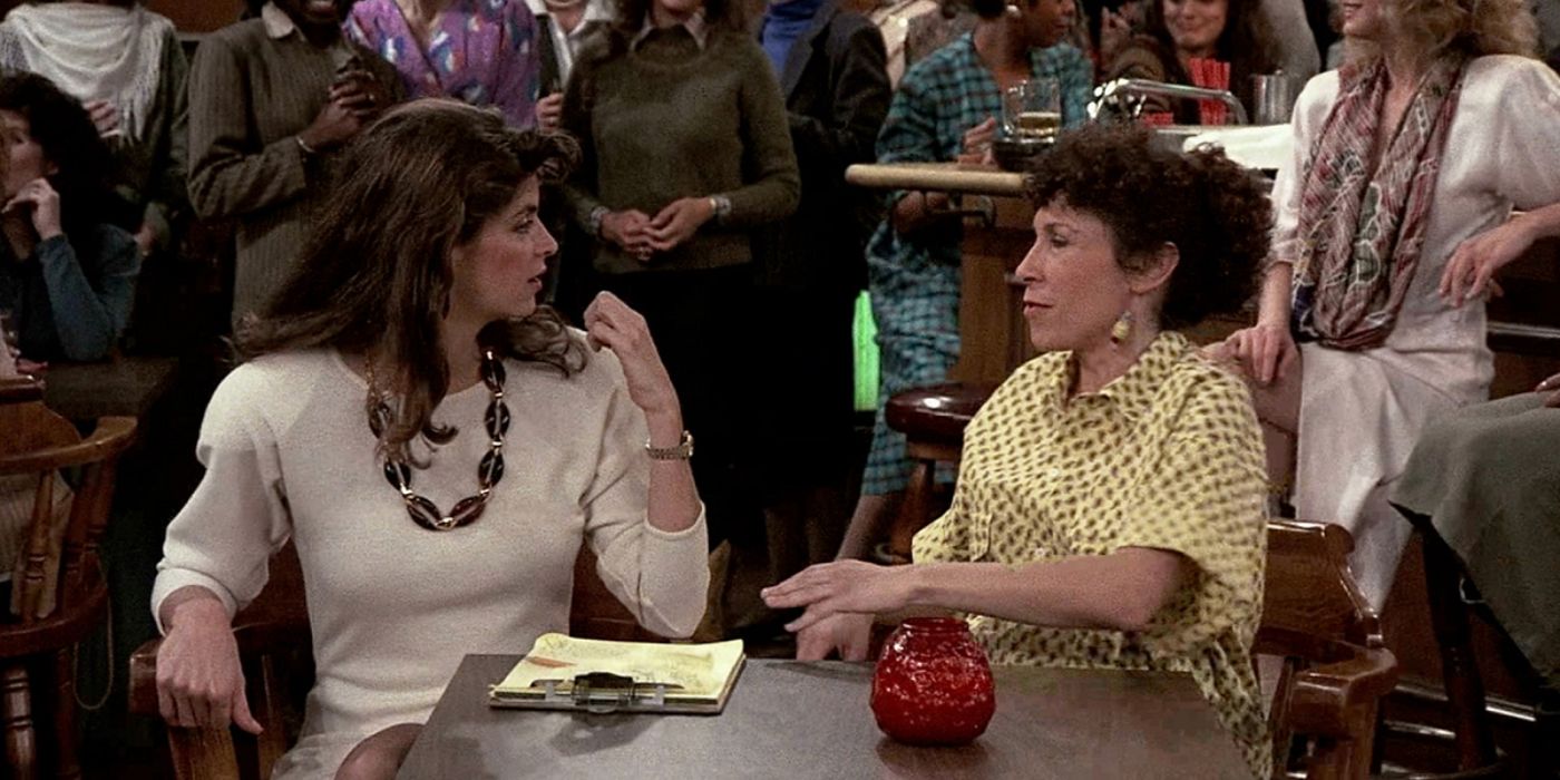 Rhea Pearlman and Kristie Alley chatting in the bar in Cheers