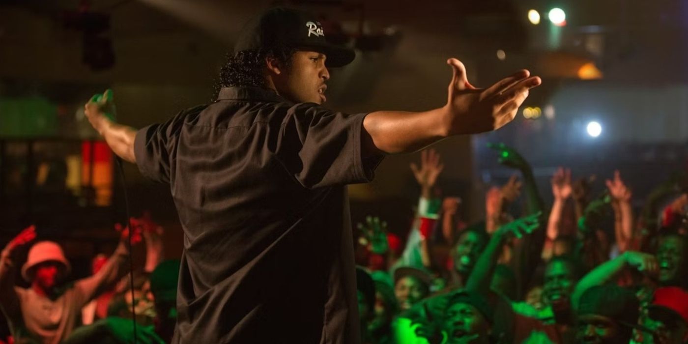O&rsquo;Shea Jackson Jr. as Ice Cube holding his hands up for the crowd in &lsquo;Straight Outta Compton&rsquo;