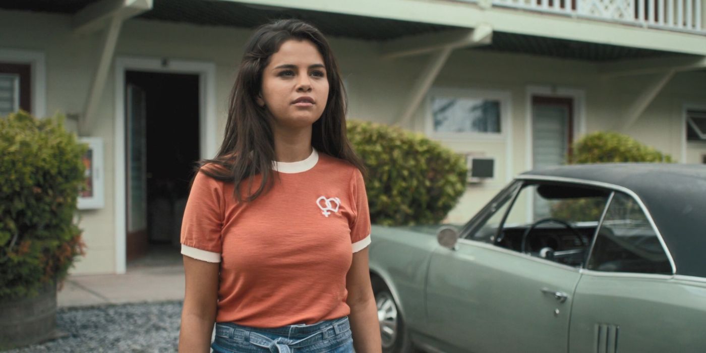 Selena Gomez standing outside next to a car, looking ahead in The Dead Don't Die