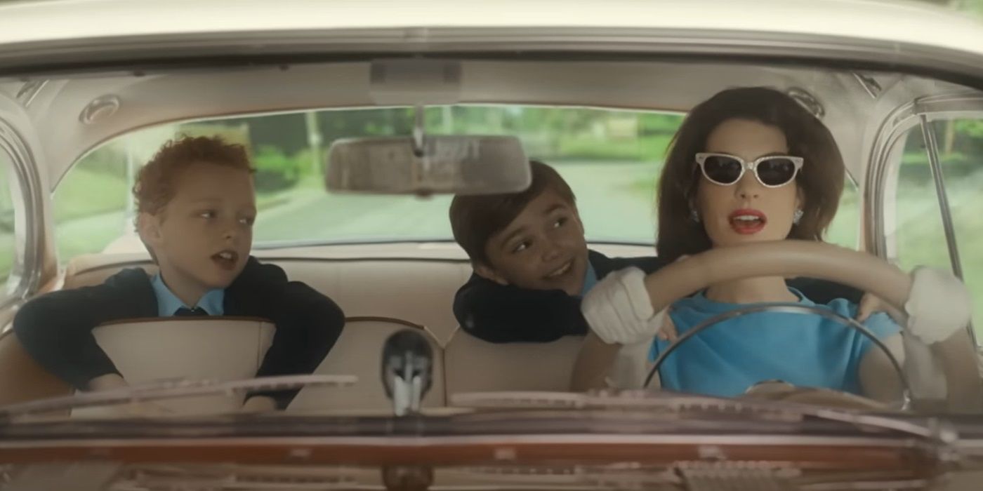 Eamon Patrick O'Connell as Max, Baylen D. Bielitz as Theo, and Anne Hathaway as Céline in a car in Mothers' Instinct