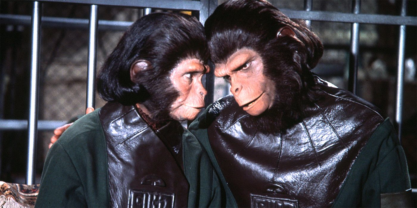 Zira (Kim Hunter) and Cornelius (Roddy McDowall) talking together as apes in Escape from the Planet of the Apes