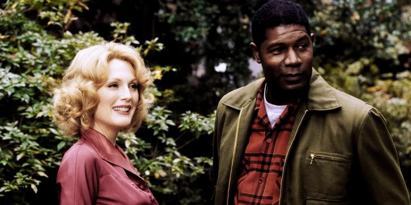 Cathy, played by Julianne Moore, and Raymond, played by Dennis Haysbert, in Far From Heaven.