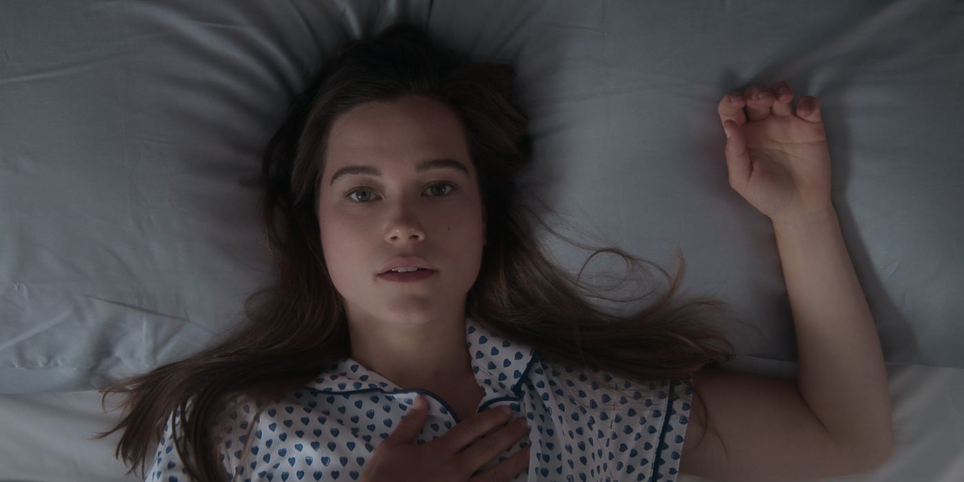 Sarah Catherine Hook lying in bed as Juliette Fairmount in First Kill