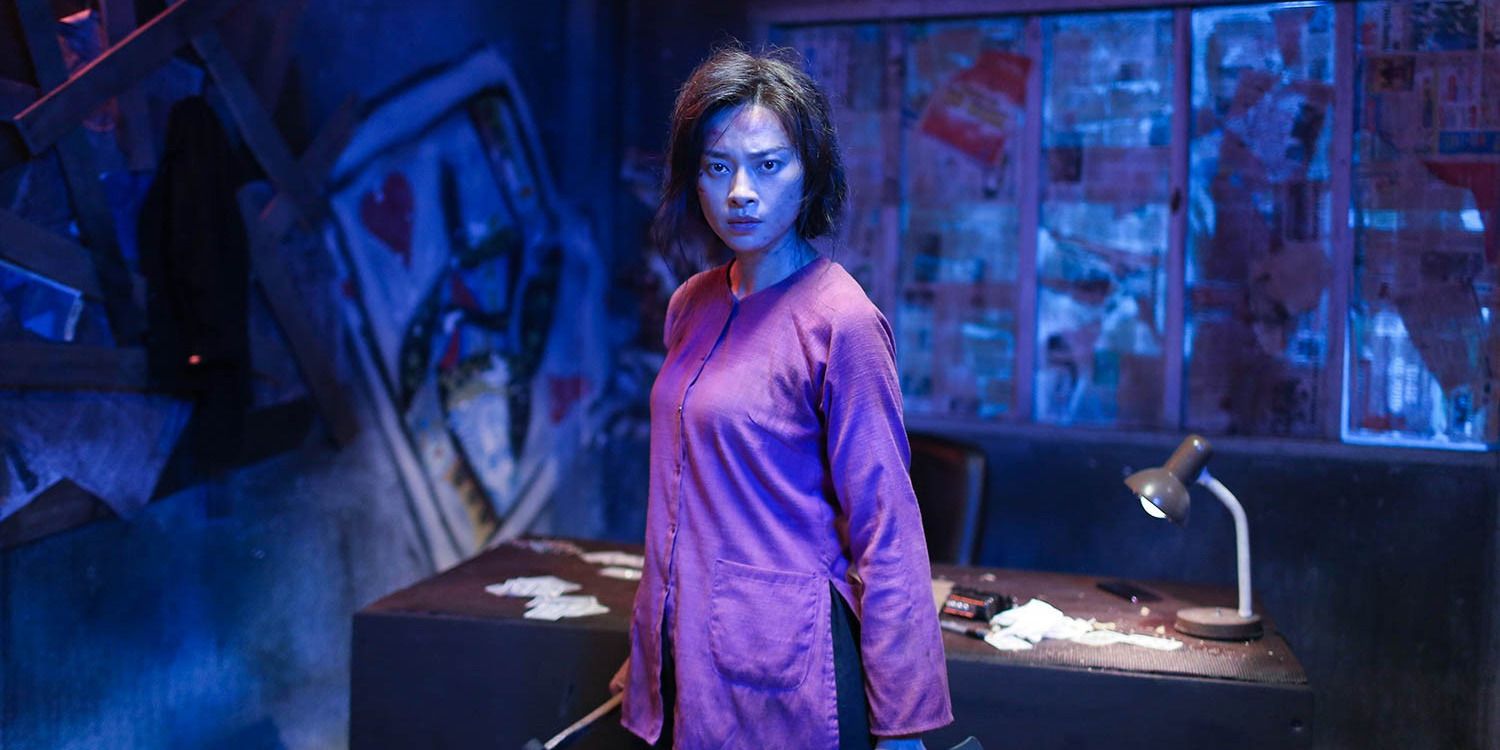 Veronica Ngô as Hai Phượng, standing, armed with small axes in &lsquo;Furie&rsquo;