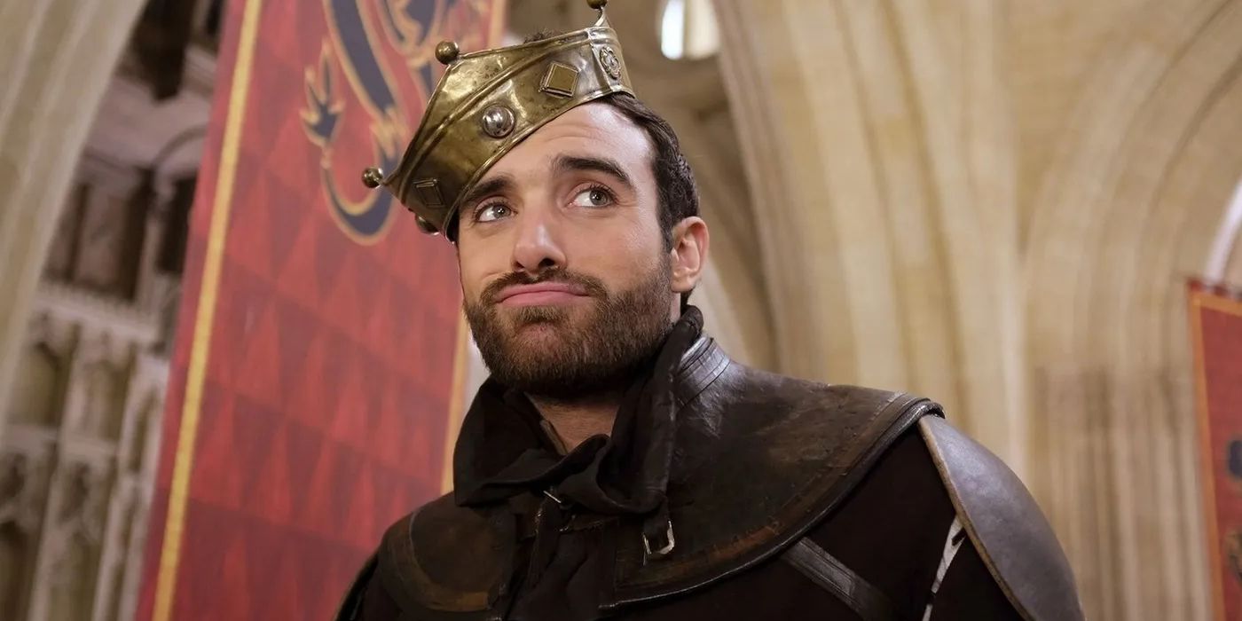 Galavant (Joshua Sasse) smugly wearing a crown in Galavant