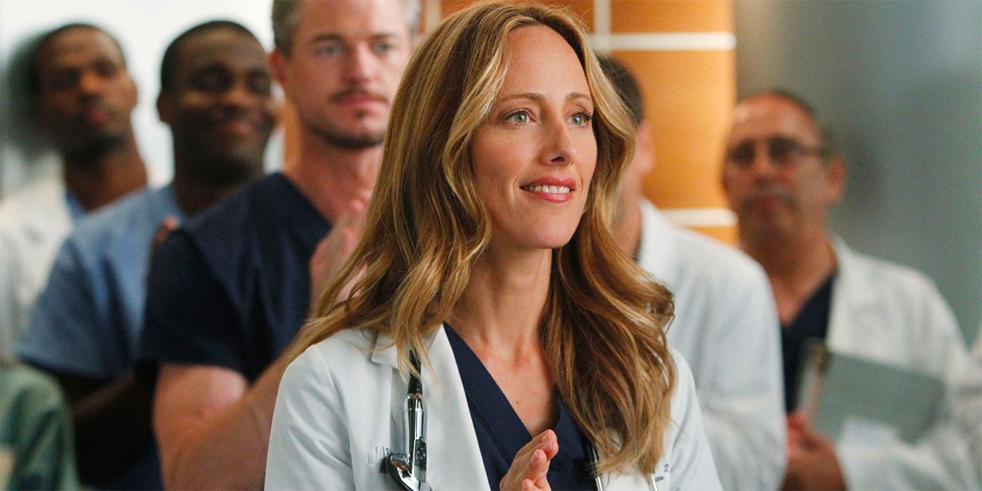 Kim Raver as Teddy clapping with other surgeons in Grey's Anatomy