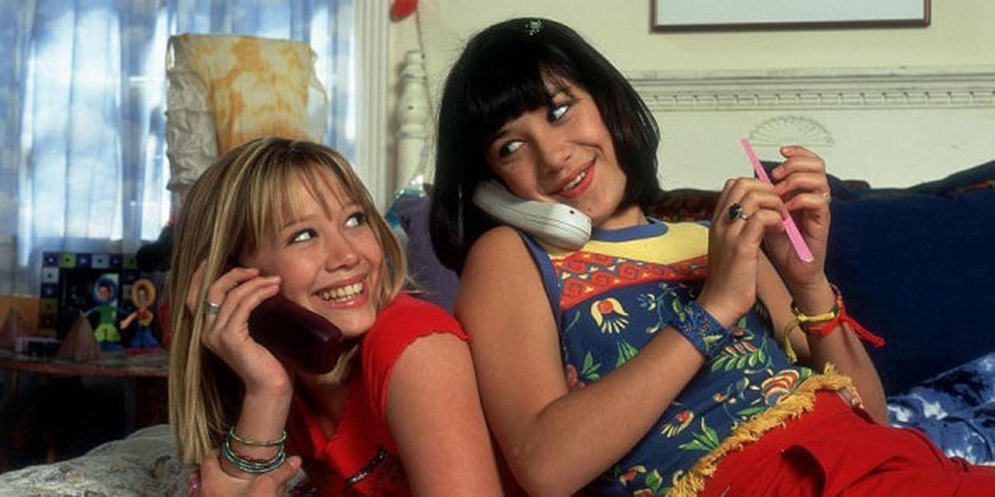 Hilary Duff and Lalaine as Lizzie and Miranda in Lizzie McGuire