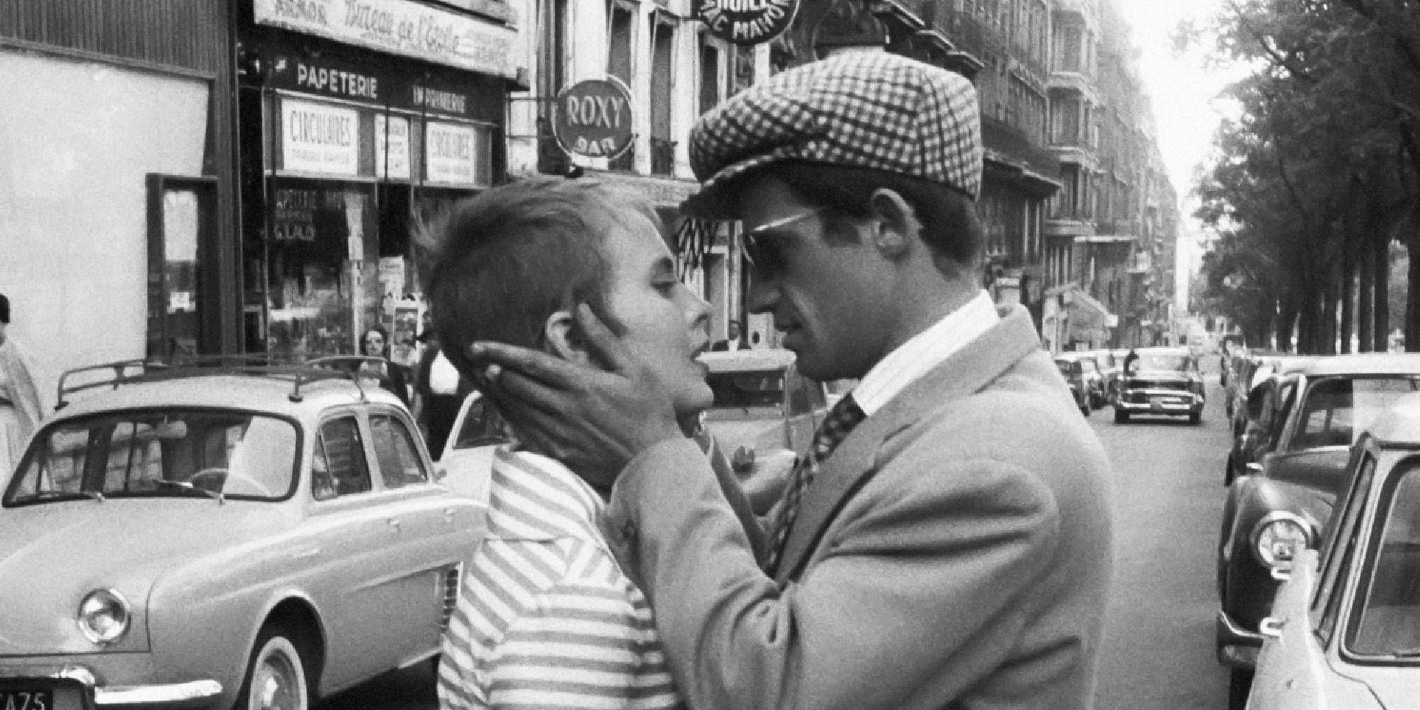 Jean-Paul Belmondo holding Jean Seberg's face on his hand in Breathless