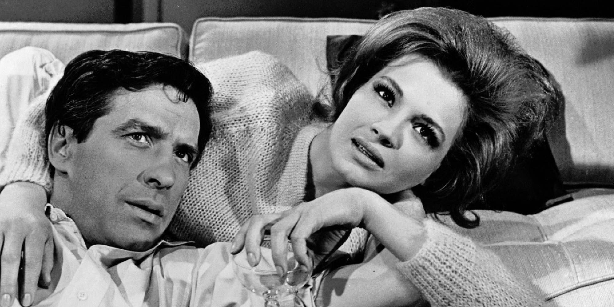John Cassavetes and Angie Dickinson on the sofa in The Killers