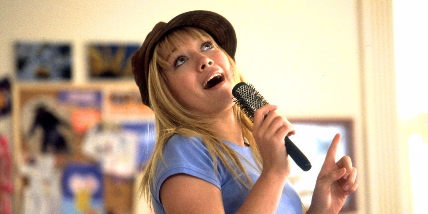 Hilary Duff singing into a hairbrush in her room in The Lizzie McGuire Movie