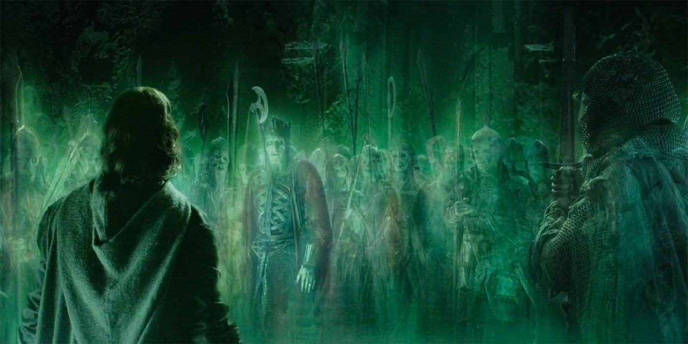 The army of the dead looking at Aragorn in The Lord of the Rings: The Return of the King