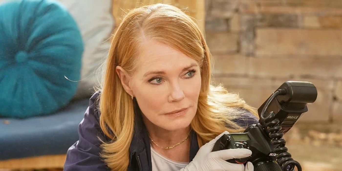 Catherine Willows (Marg Helgenberger) holding a camera in CSI