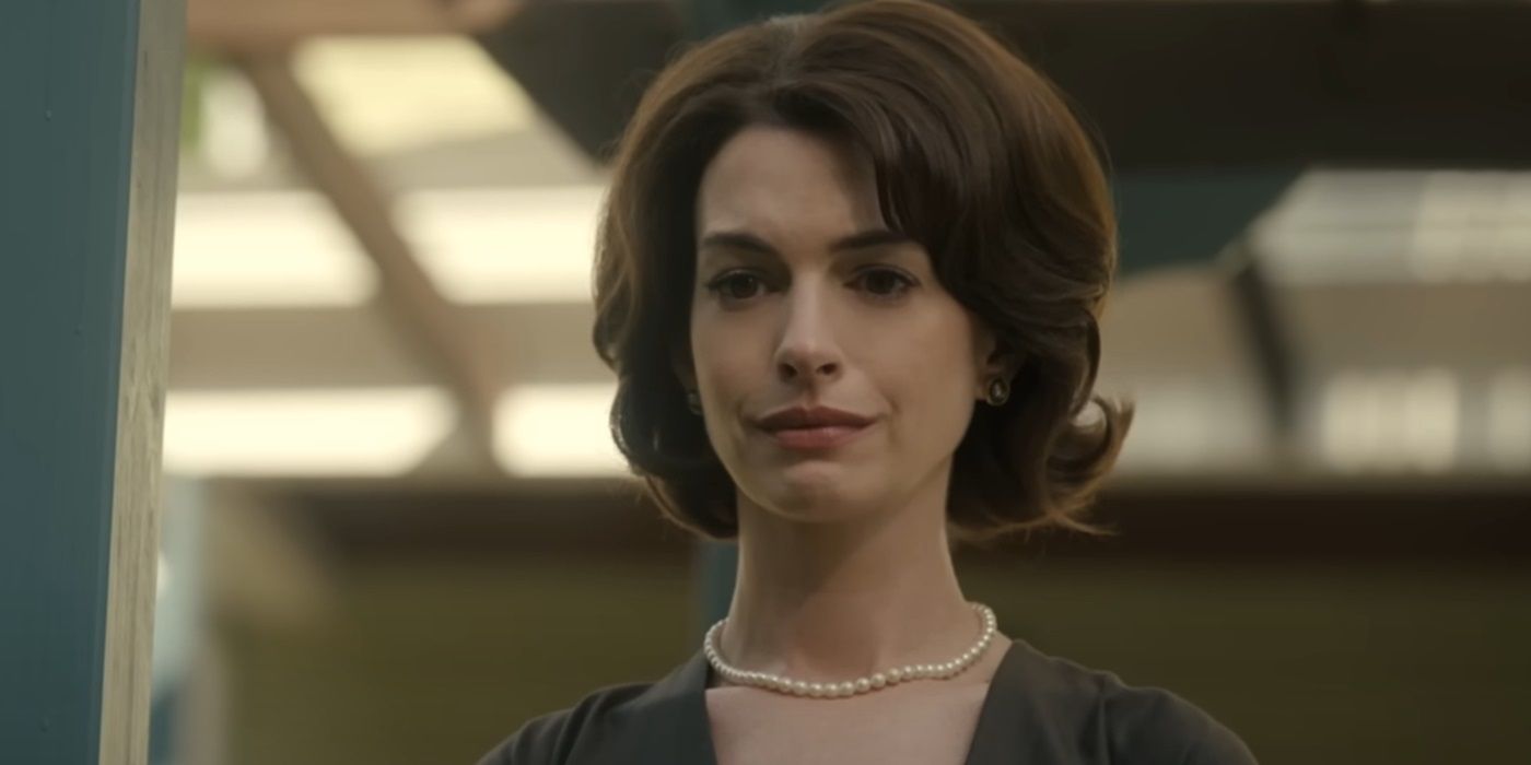 Anne Hathaway as Céline suppressing a smile in Mothers' Instinct