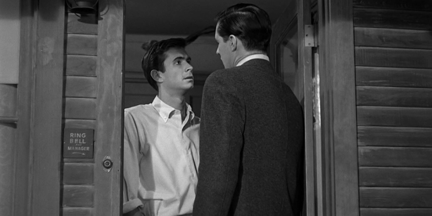 Norman Bates (Anthony Perkins) and Sam Loomis (John Gavin) talking in &lsquo;Psycho&rsquo;