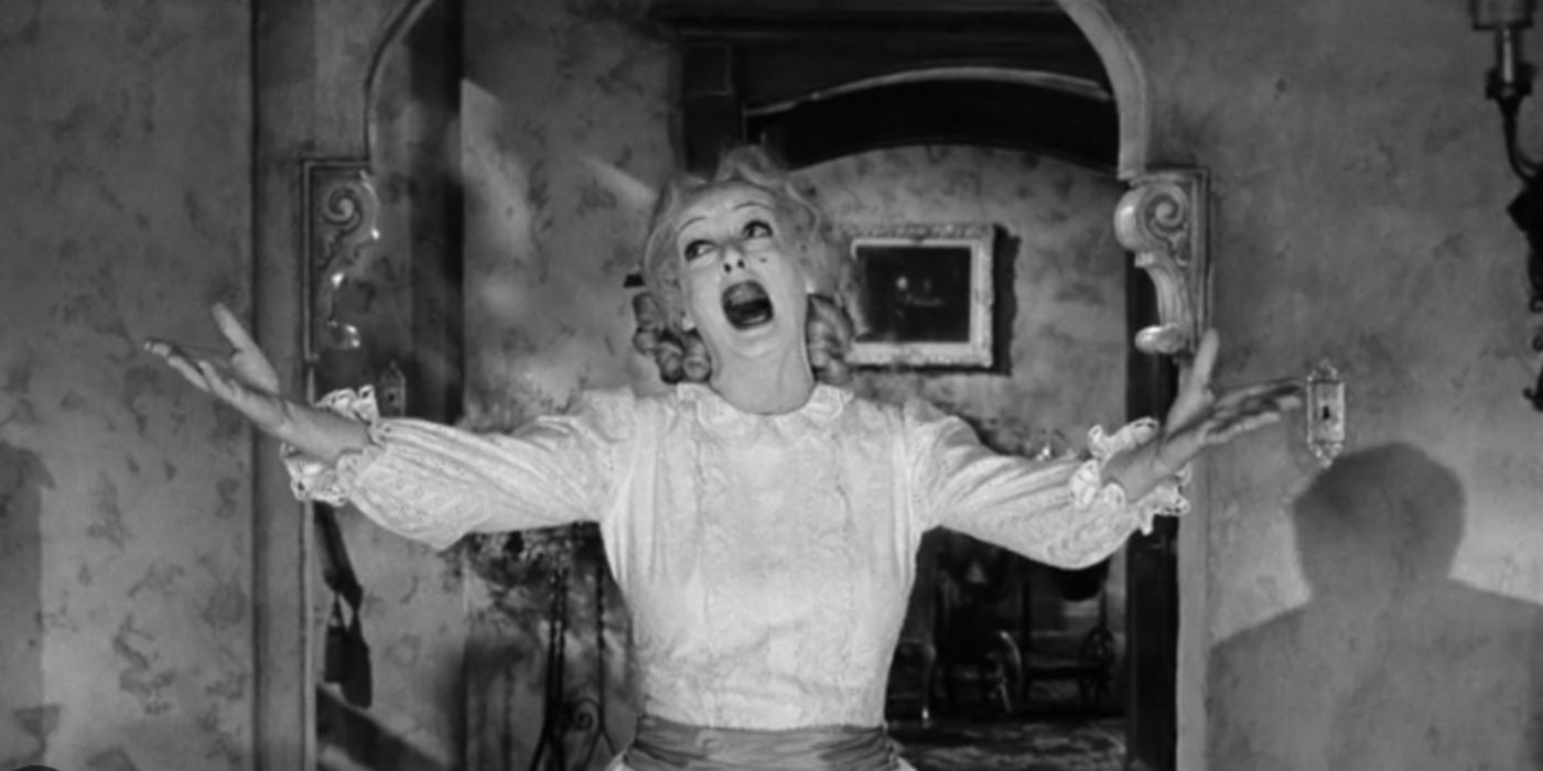 Jane Hudson performing a song in 'What Ever Happened to Baby Jane'