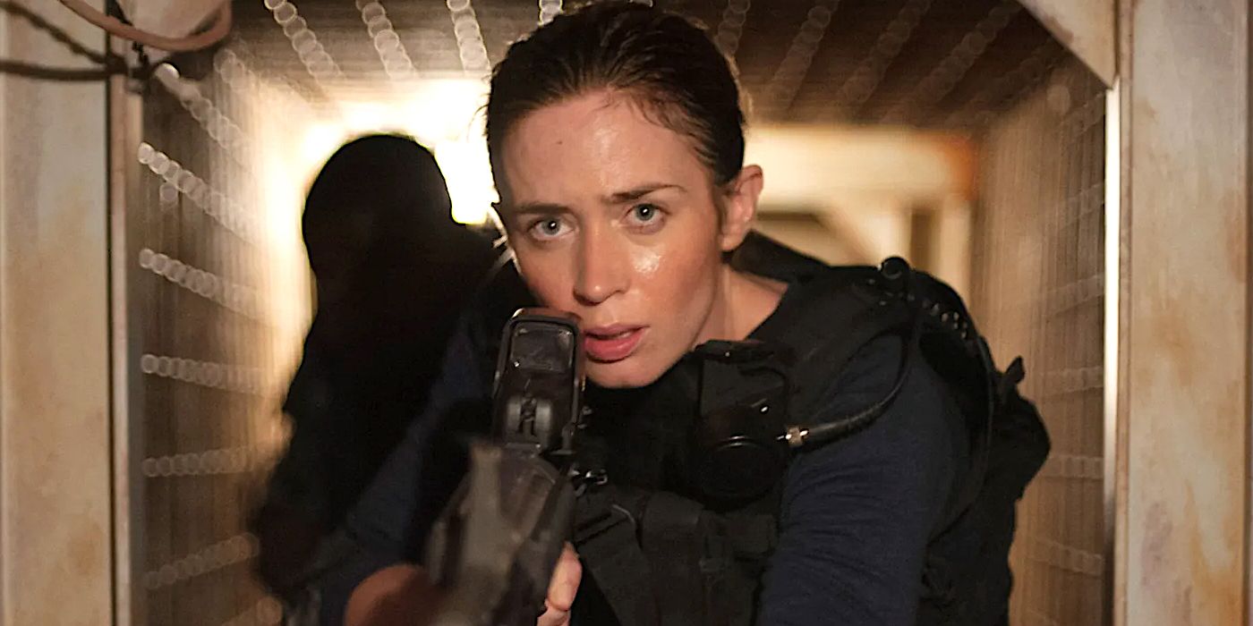 Emily Blunt as Kate aiming a gun directly to the camera in Sicario