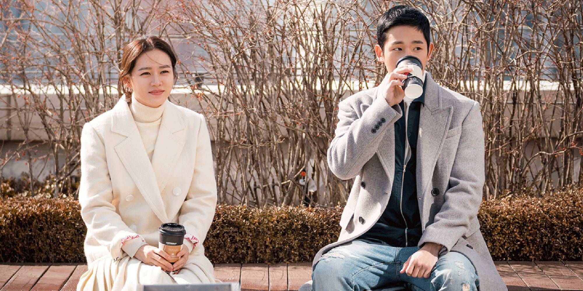 Son Ye-jin and Jung Hae in sitting side by side on a public bench in Something in the Rain