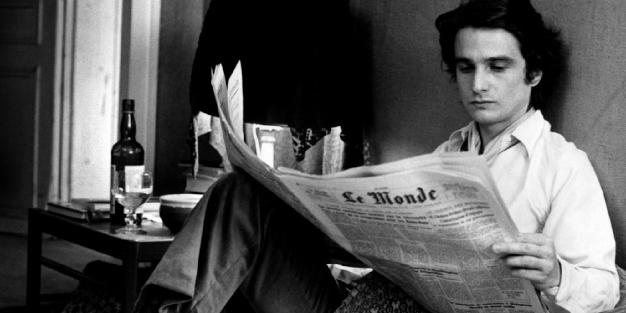 Jean-Pierre Léaud as Alexandre reading the newspaper in The Mother and the Whore