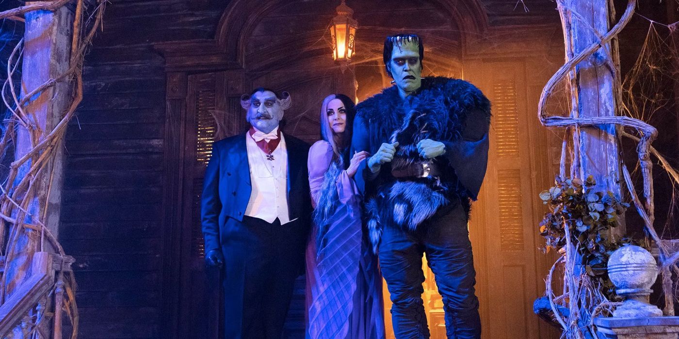 Sheri Moon Zombie, Jeff Daniel Phillips and Daniel Roebuck in The Munsters.