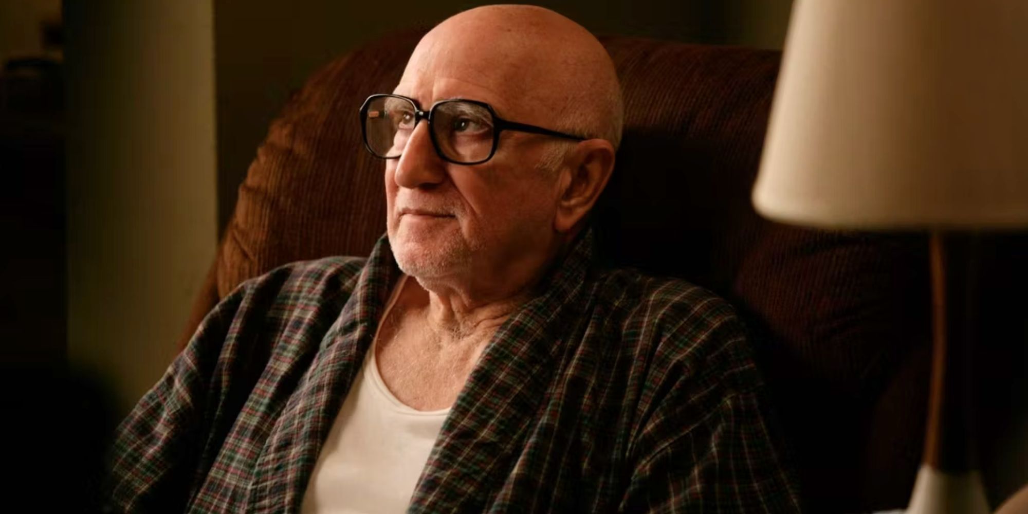 Dominic Chianese sitting in a lounge chair in The Sopranos