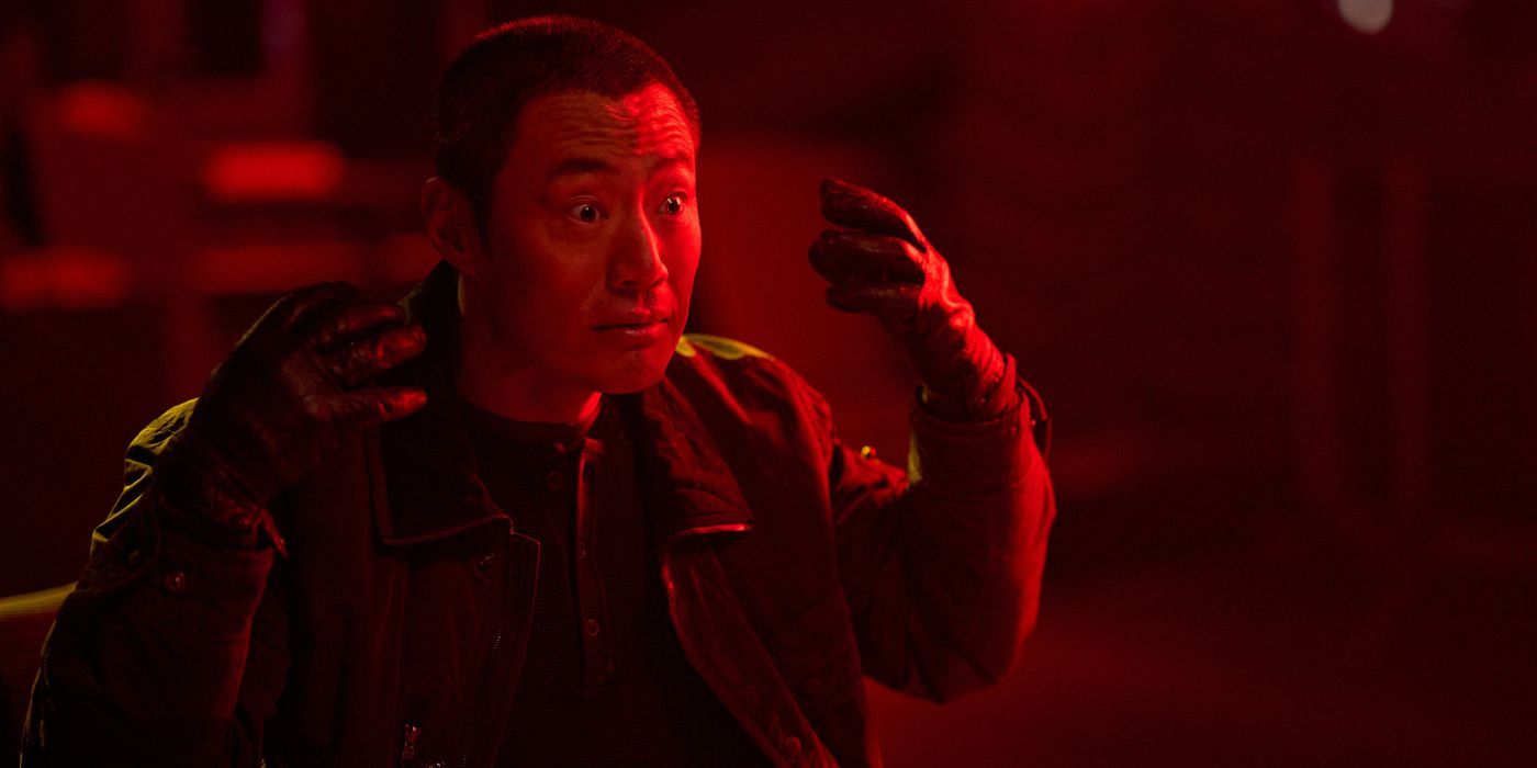 Lee Hee-joon in a red lit room as Song Chon in A Killer Paradox