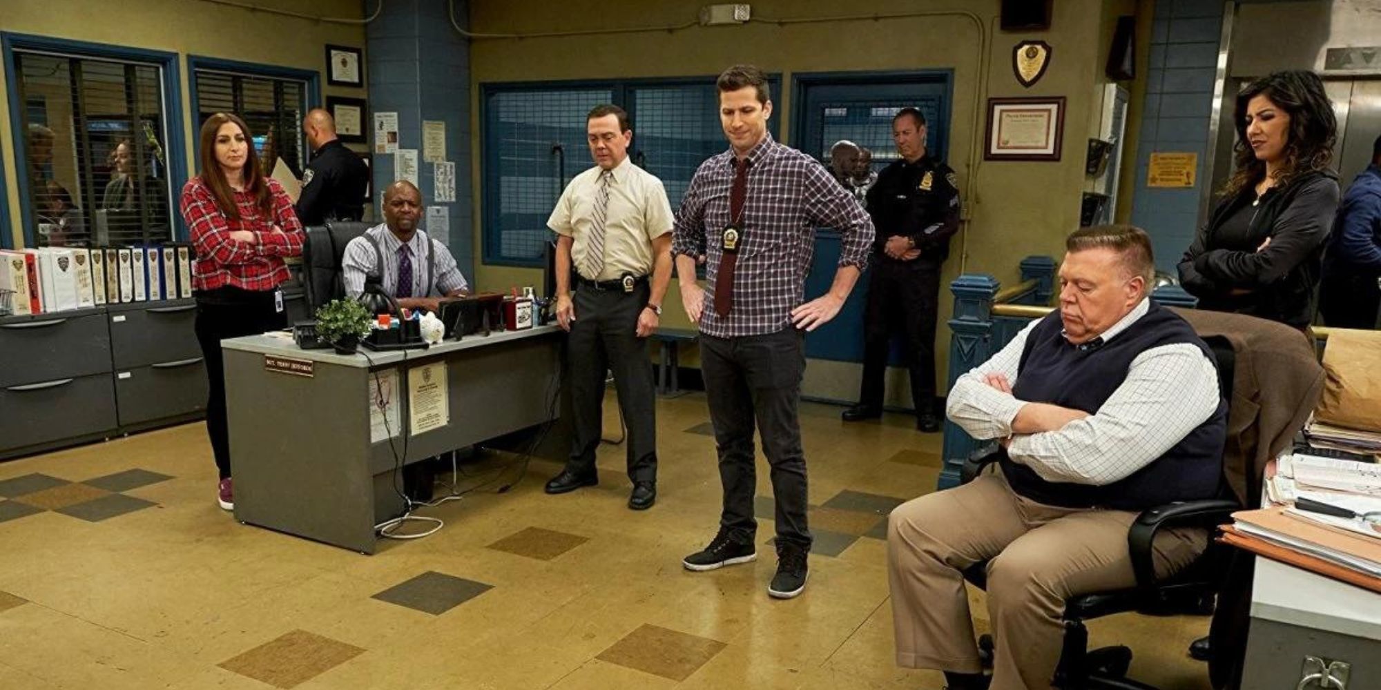 (L-R) Gina, Terry, Boyle, Jake, and Scully from Brooklyn Nine-Nine standing in the bullpen
