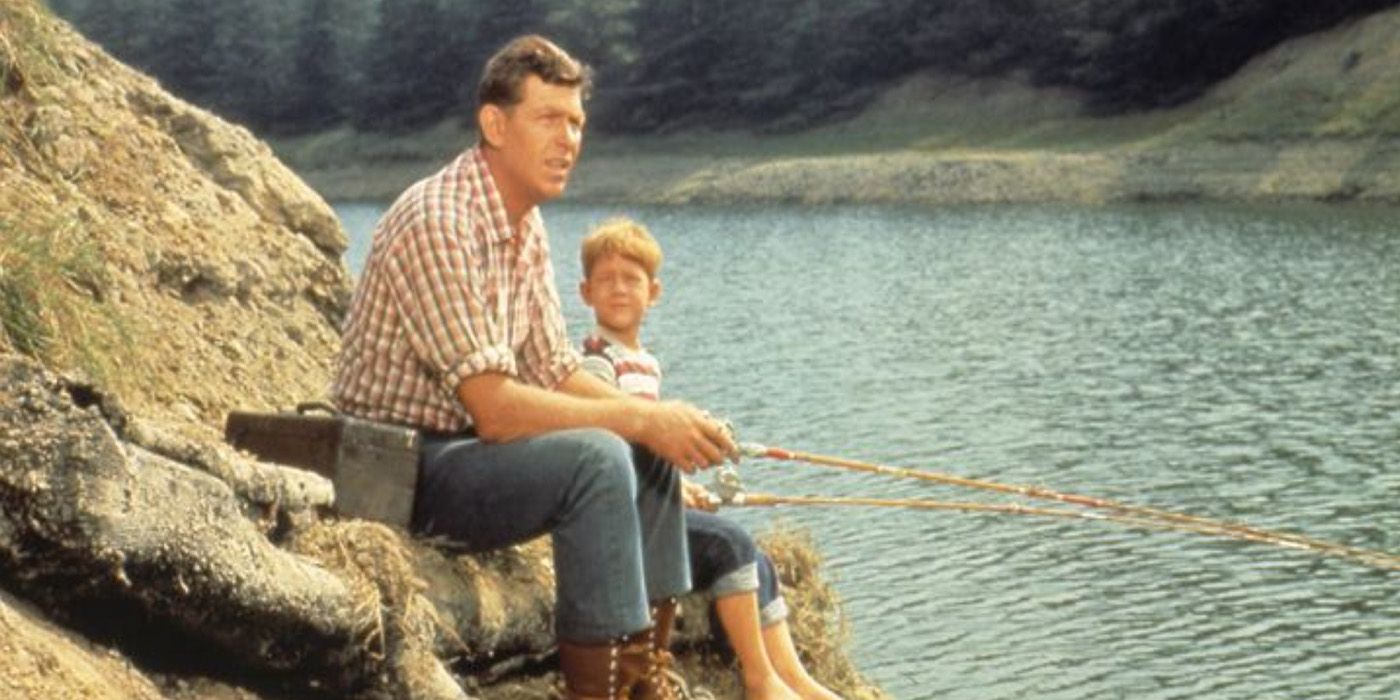 Andy Taylor (Andy Griffith) and Opie (Ron Howard) going fishing on 'The Andy Griffith Show'