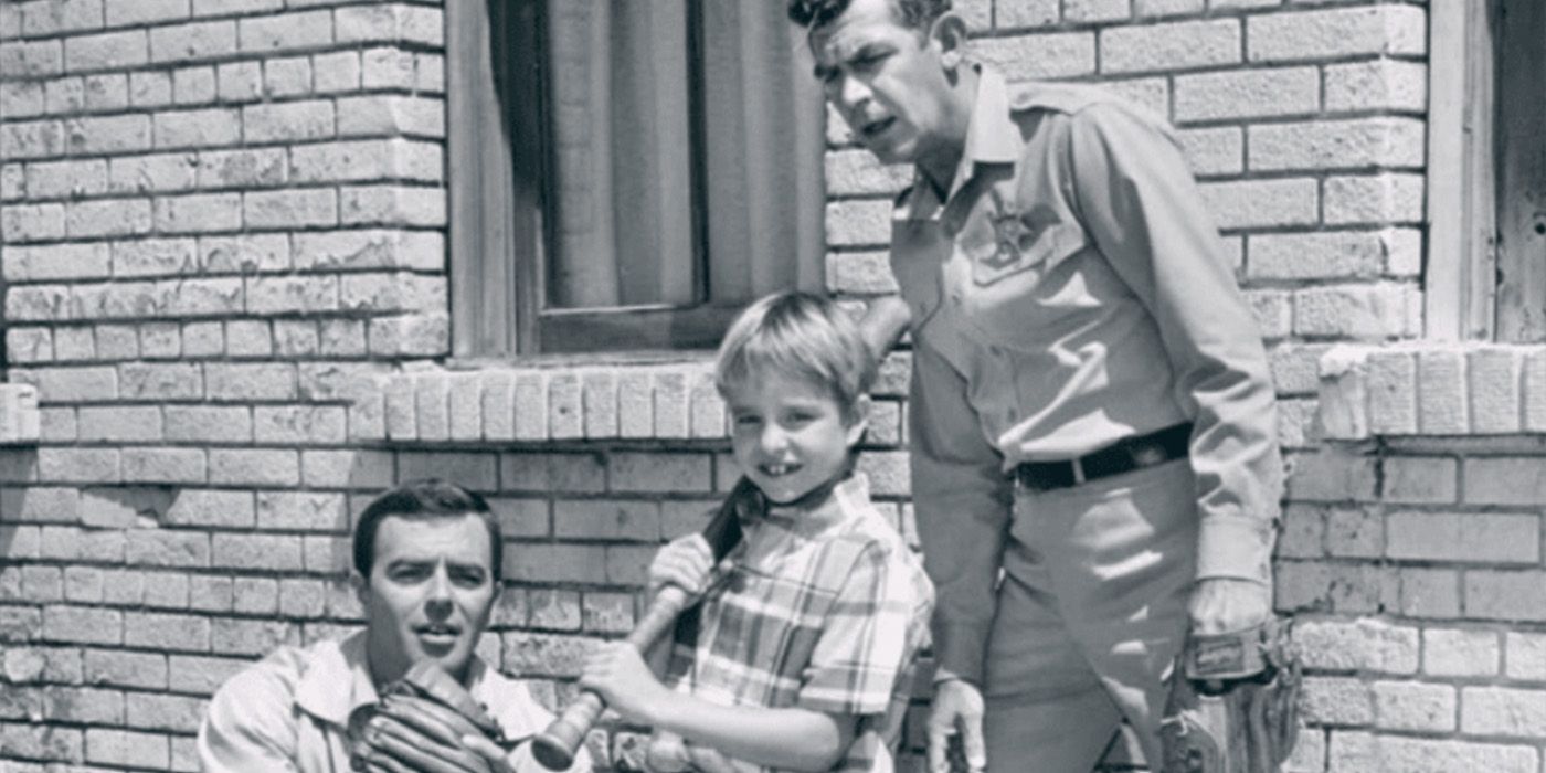 Sam Jones (Ken Berry), Mike Jones (Buddy Foster), and Andy Taylor (Andy Griffith) on 'The Andy Griffith Show'