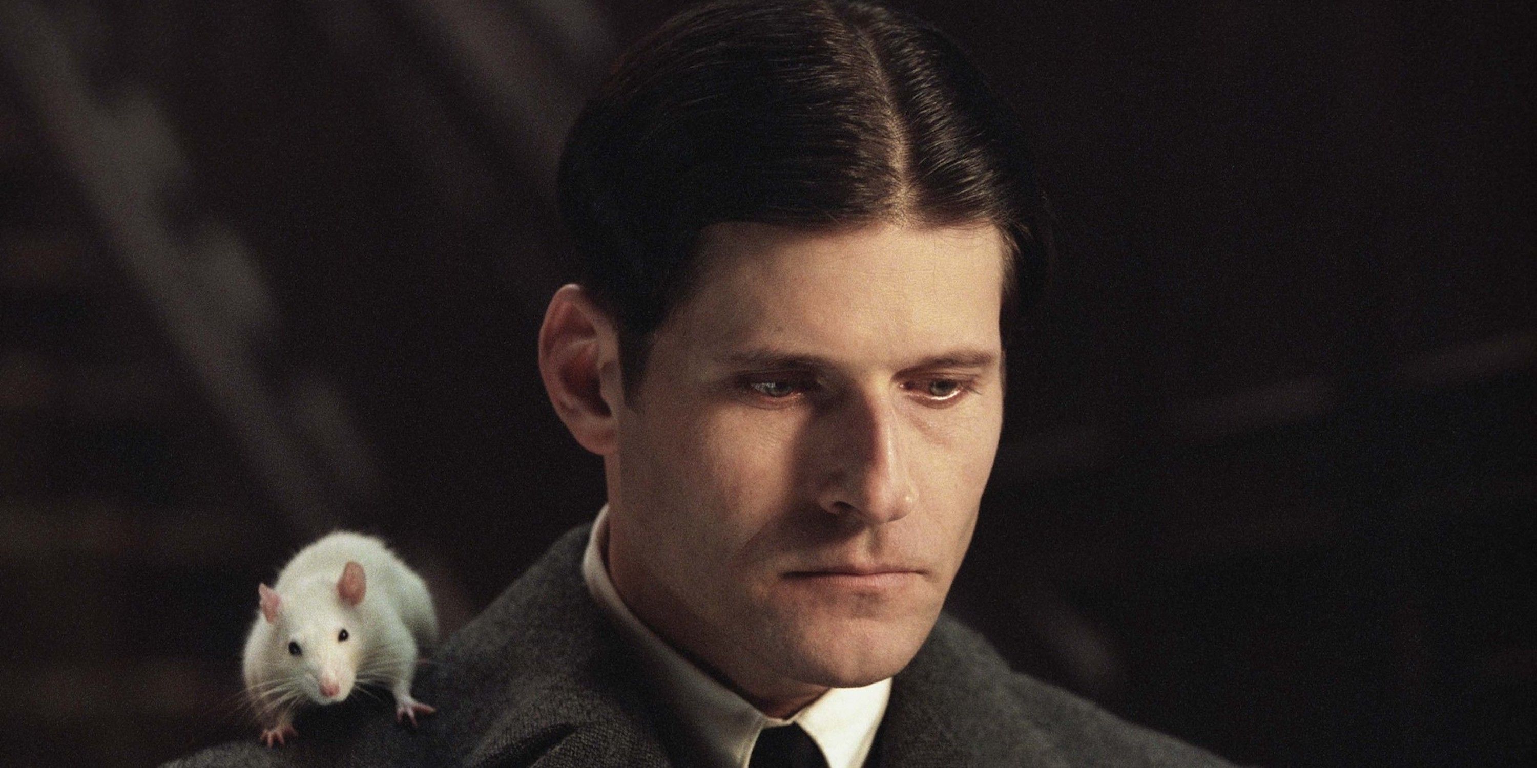 Crispin Glover with a rat on his shoulder in Willard