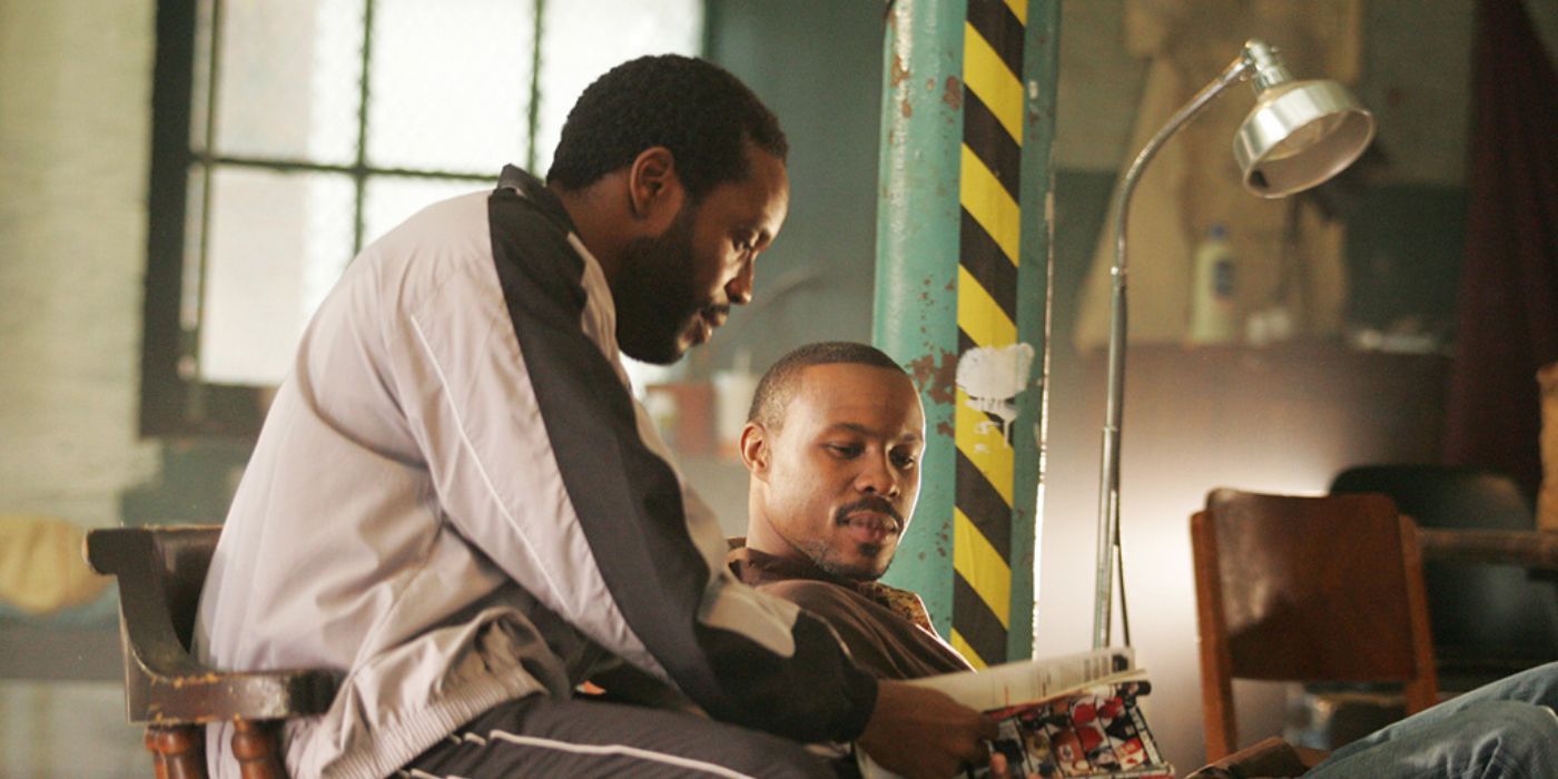 Chad L. Coleman as Cutty talking to Wood Harris as Avon in The Wire