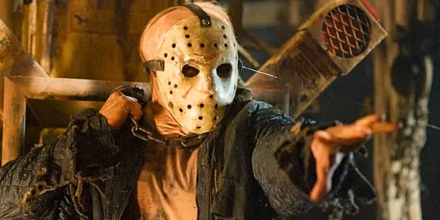 Jason Voorhees with a chain wrapped around his neck in 'Friday the 13th' (2009)