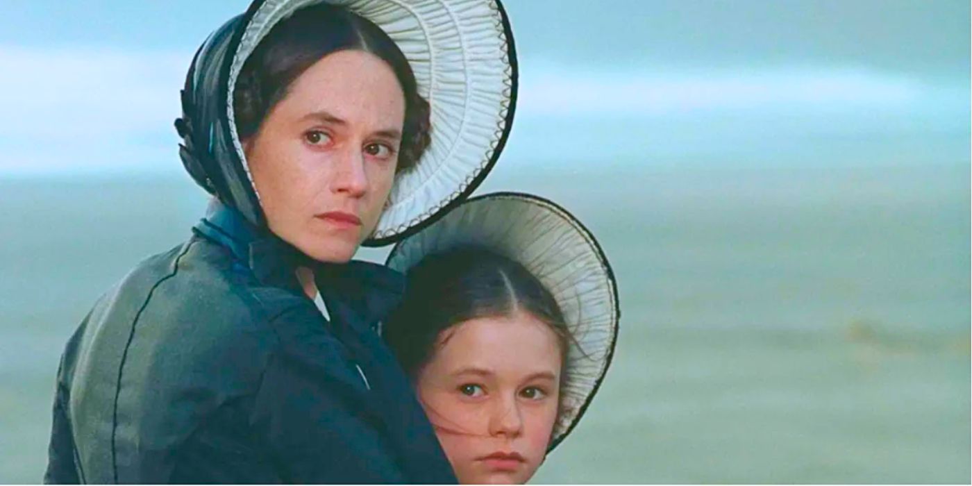 Holly Hunter and Anna Paquin wait for a piano on the New Zealand coast.