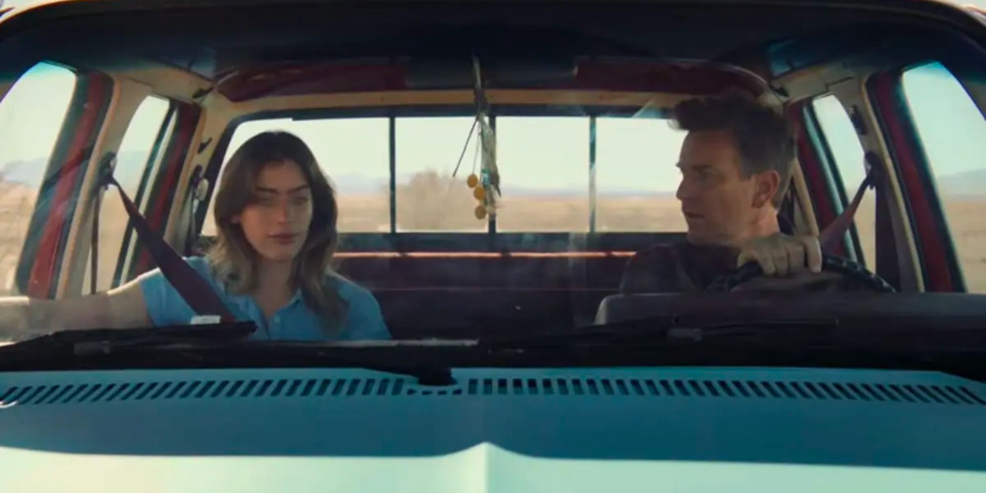 Clara and Ewan McGregor sitting in a car in Bleeding Love