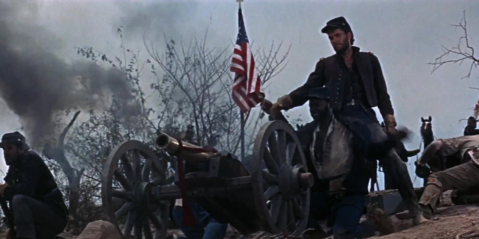 Major Dundee firing a civil war cannon in Major Dundee