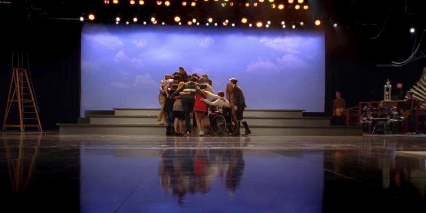 New Directions embracing in Glee