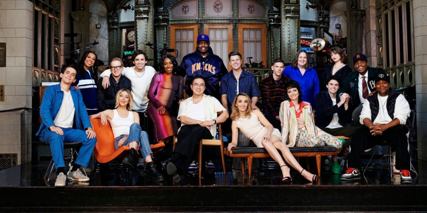 The cast of Saturday Night Live Season 49 posing for a photo.