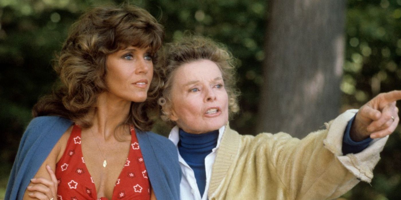 Jane Fonda and Katharine Hepburn as Chelsea and Ethel Thayer, as Ethel points something out to Chelsea in On Golden Pond
