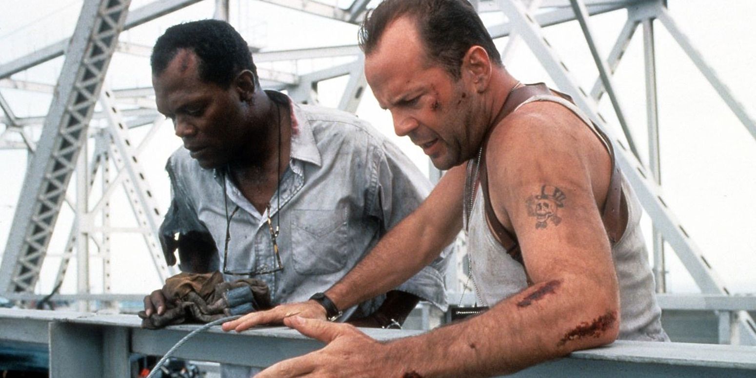 Samuel L. Jackson as Zeus & Bruce Willis as John McClane looking down from a bridge in Die Hard With a Vengeance