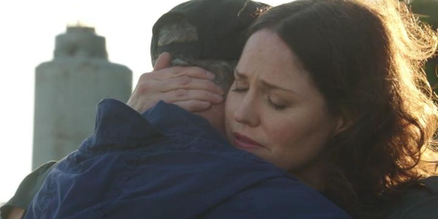 Sara Sidle (Jorja Fox) Gil Grissom (William Petersen) CSI Immortality Sara hugging Grissom