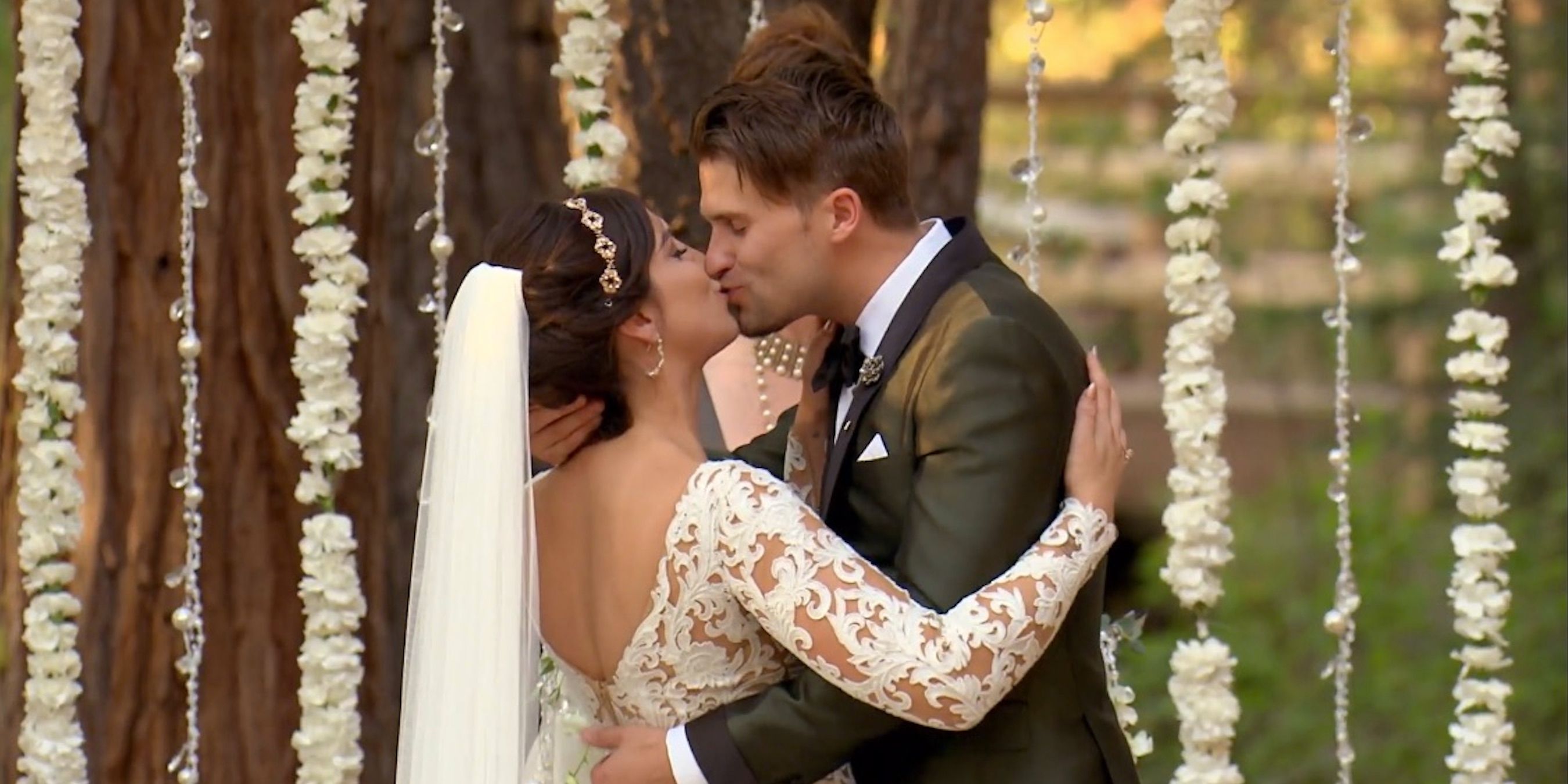 Katie Maloney and Tom Schwartz kiss at their wedding alter on 'Vanderpump Rules'