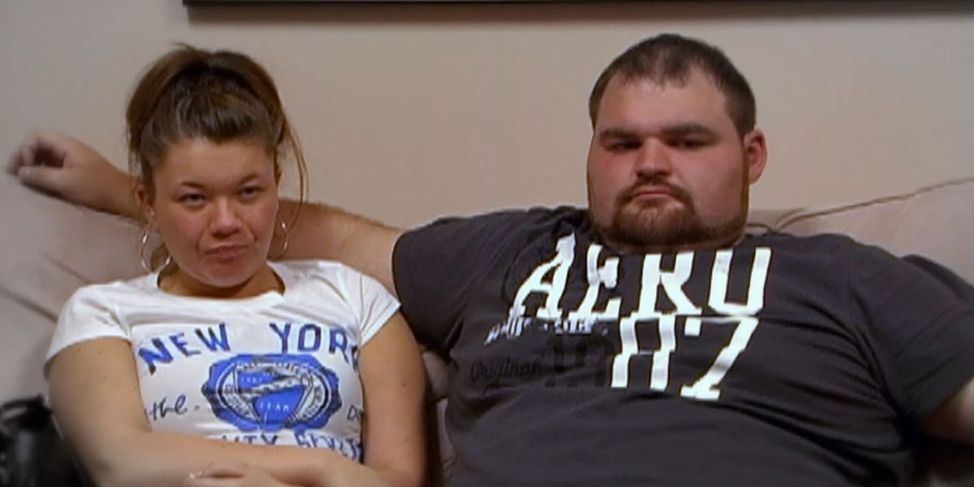 Amber Portwood y Gary Shirley de Teen Mom OG se sientan juntos y parecen tristes.