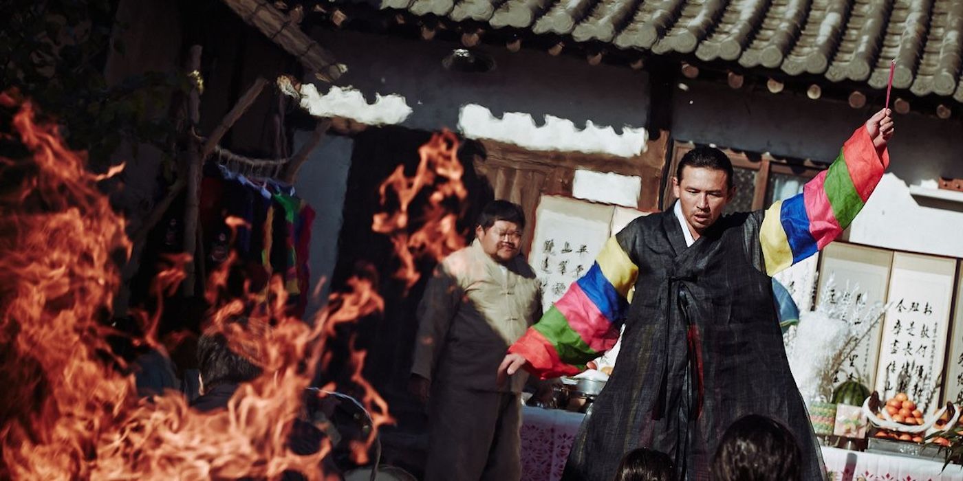 Il-gwang, a shaman played by Hwang Jung-min, performs an exorcism ritual.