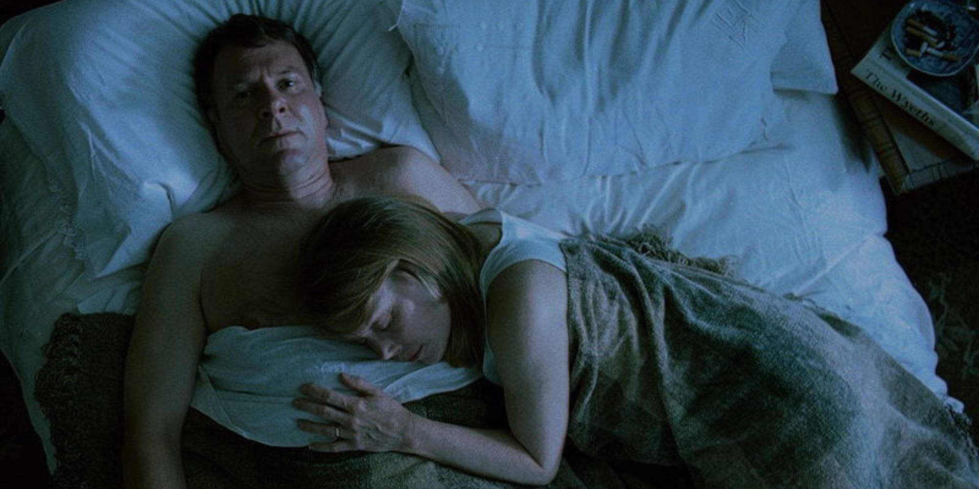 Matt Fowler fica acordado enquanto Ruth Fowler dorme em seu peito
