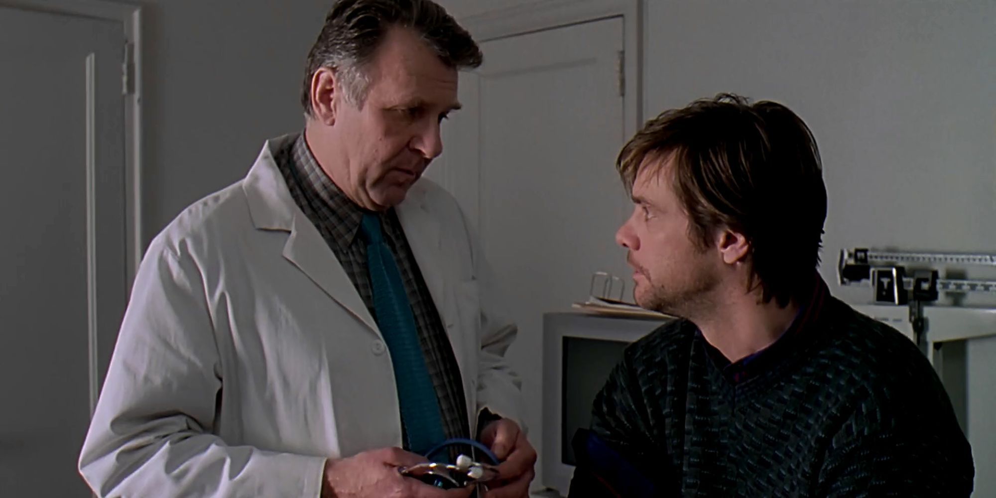 Tom Wilkinson as Dr. Howard and Jim Carey as Joel Barish in Eternal Sunshine of a Spotless Mind