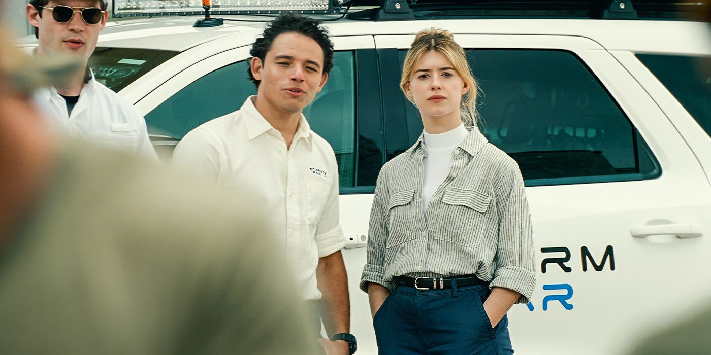 Anthony Ramos and Daisy Edgar-Jones as Javi and Kate, standing outside their truck, in Twisters.