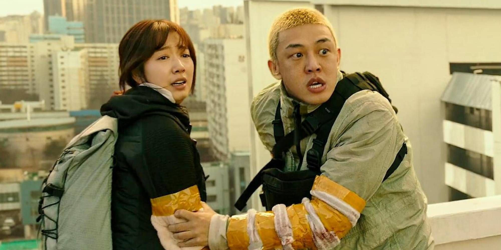 Yoo Ah-In holding into Park Shin-hye in Alive.