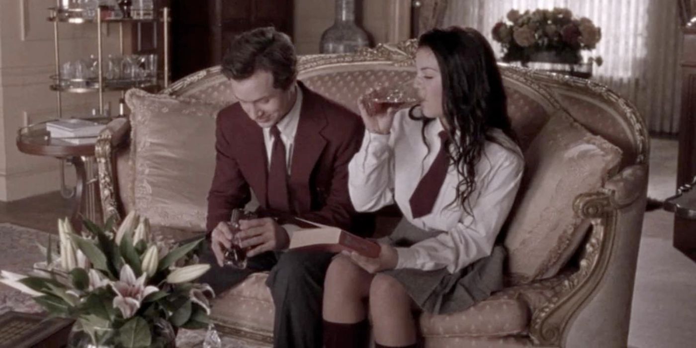 Young Christopher and Lorelai sitting on a couch in Gilmore Girls