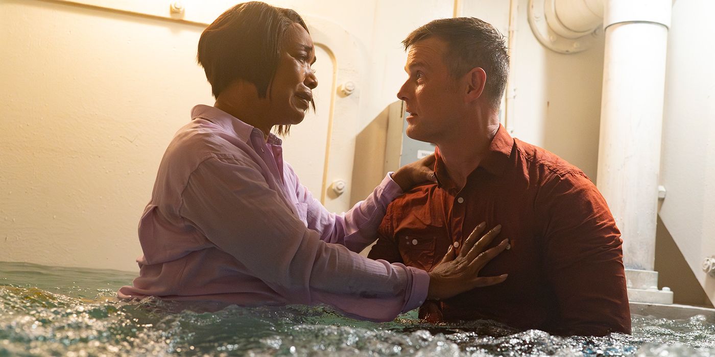 Angela Bassett as Athena and Peter Krause as Bobby in 9-1-1 Season 7