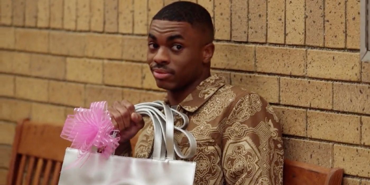 Vince Staples holding a pink bag in Abbott Elementary