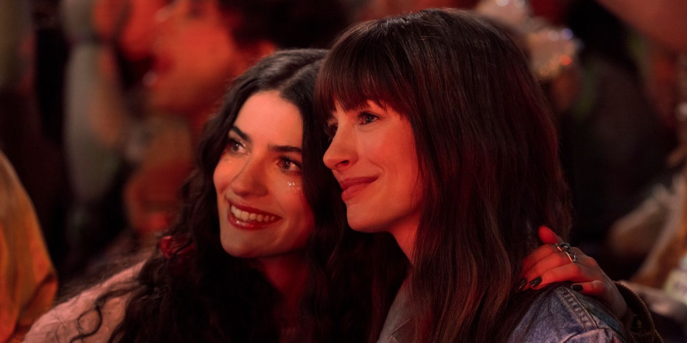 Ella Rubin and Anne Hathaway as Solene and Izzy in The Idea of You.